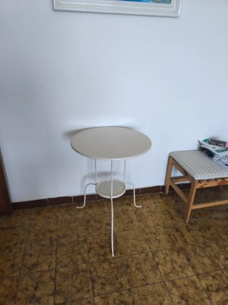 Mesa auxiliar redonda beige