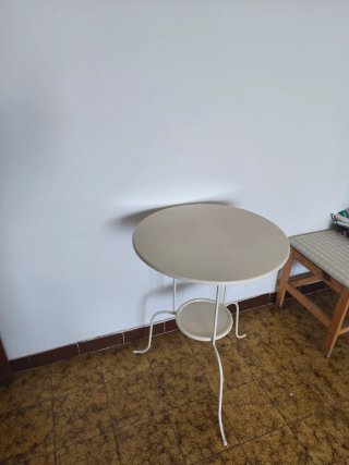 Mesa auxiliar redonda beige