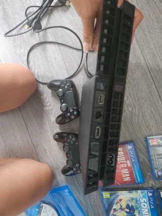 Consola PS4 + 2 Mandos sin juegos