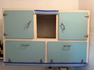 Alacena vintage azul y blanca