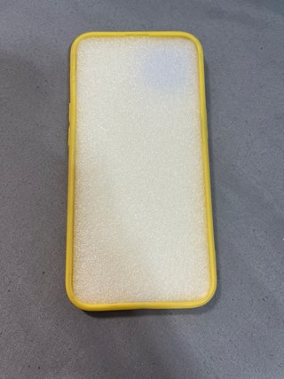 Funda Amarilla iPhone 13