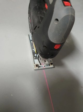 Sierra de calar SKIL 800W con láser