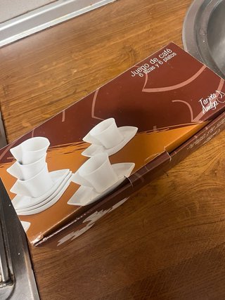 Sin estrenar juego de café 6 tazas y platos