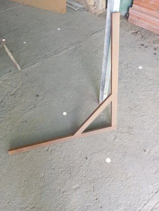 Escuadra metálica