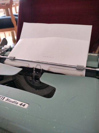 Máquina de escribir Olivetti Studio 44 azul
