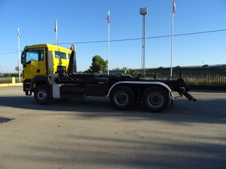 MAN TGS 26 400--CAMIONES CON GANCHO