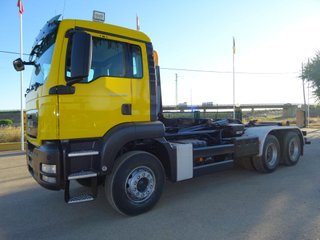 MAN TGS 26 400--CAMIONES CON GANCHO