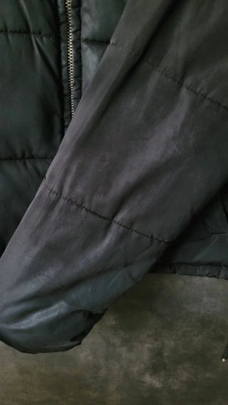 Abrigo acolchado negro Bershka