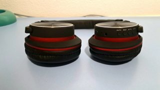 Cascos Inalámbricos Negros y Rojos