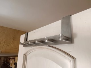 Perchero de puerta metálico