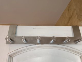 Perchero de puerta metálico