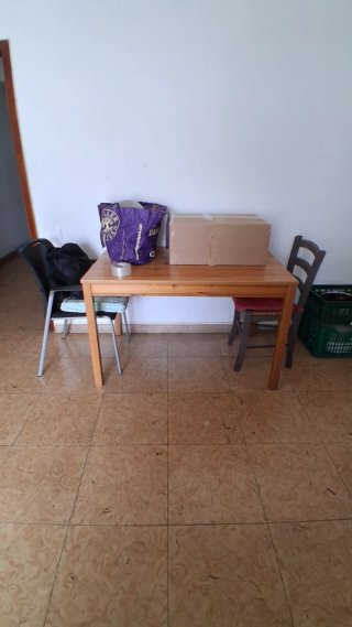 Mesa de comedor con 2 sillas