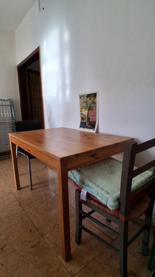 Mesa de comedor con 2 sillas