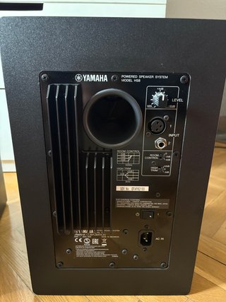 Monitores Yamaha HS8 (Pareja, con cables)