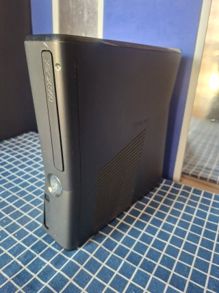 XBOX360 SLIM ORIGINAL NEGRA