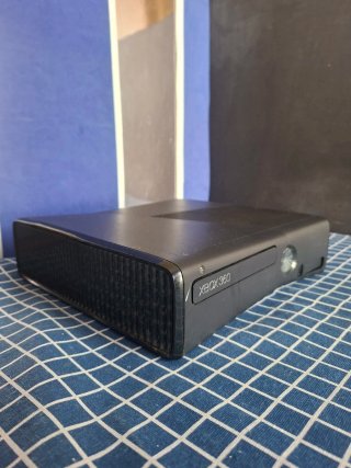 XBOX360 SLIM ORIGINAL NEGRA