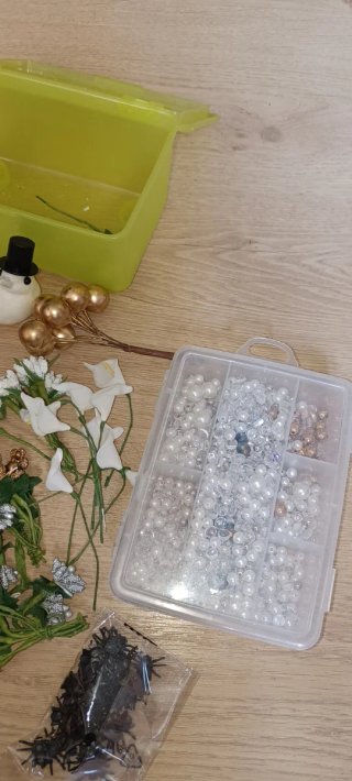 Lote manualidades: flores, perlas, ojos