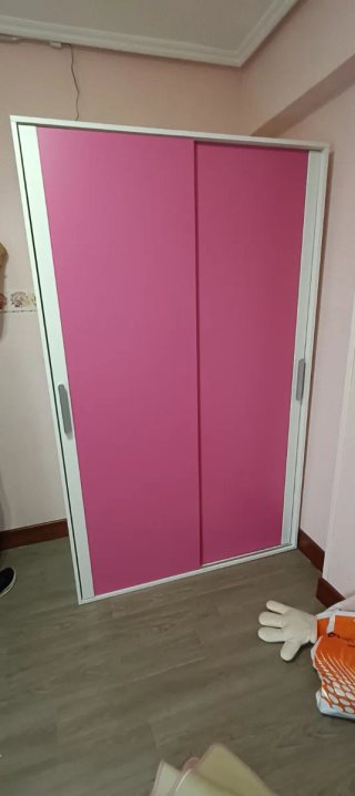 Armario puertas correderas rosa