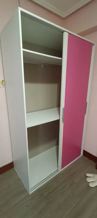 Armario puertas correderas rosa