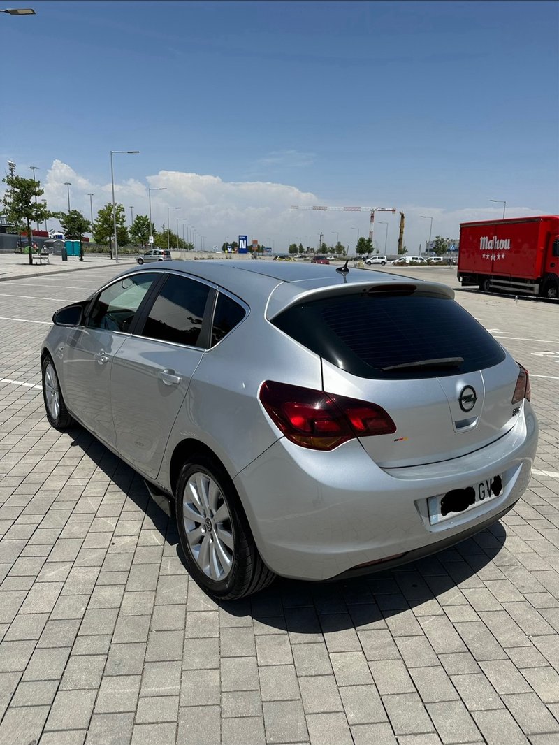 Opel Astra 1.7 CDTI Enjoy 18'' 2010, foto 2