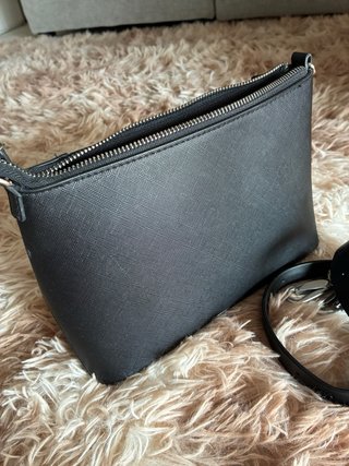 Bolso bandolera rígido negro
