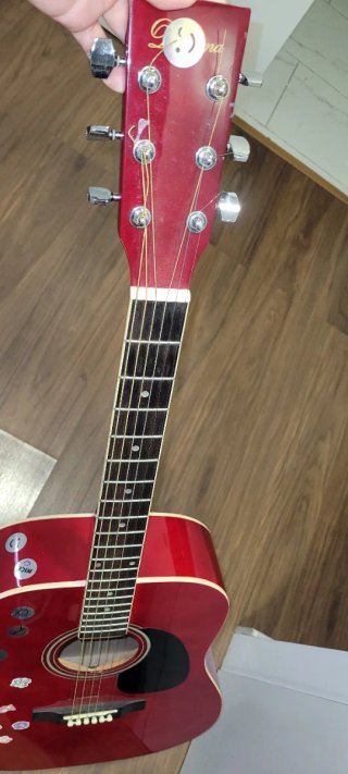 Guitarra Acústica Roja con Funda