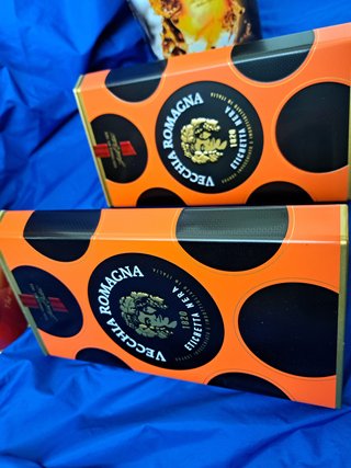 n. 4 scatole promo liquori Disaronno e Vecchia Rom