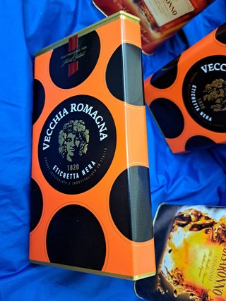 n. 4 scatole promo liquori Disaronno e Vecchia Rom