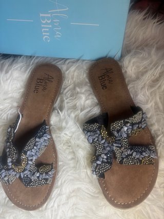 Sandalias Alma Blue adornos pedrería
