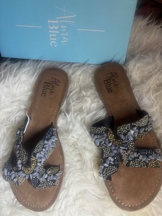 Sandalias Alma Blue adornos pedrería