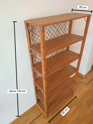Estantería de mimbre marrón