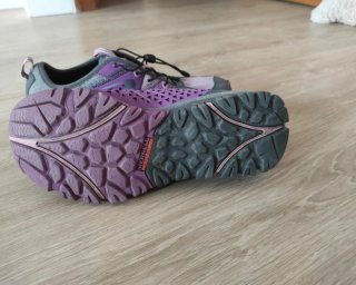 Zapatillas Merrell grises y moradas