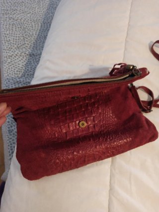 Bolso de piel rojo