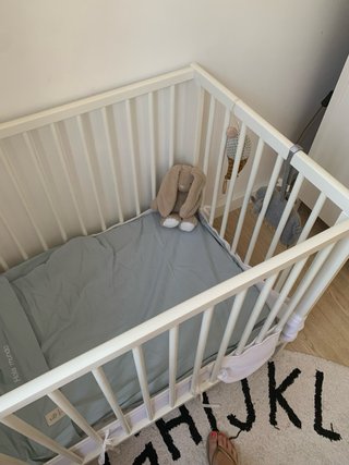 Cuna Ikea Blanca con colchon y ropa de cama
