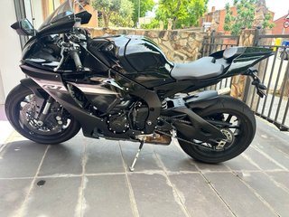 Yamaha R1 2024 Negra