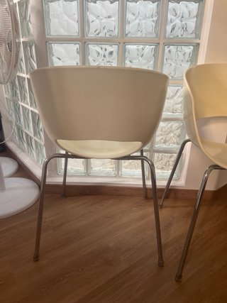 3 Sillas Beige Diseño Moderno