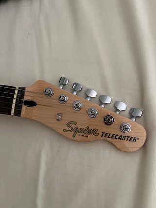 Guitarra Eléctrica Squier Rosada
