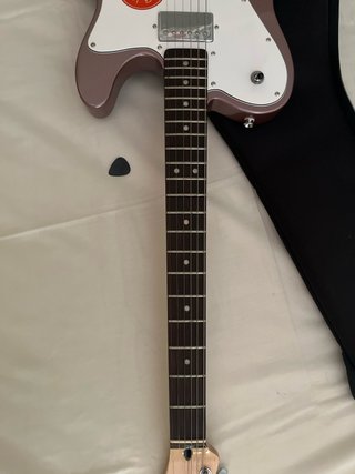 Guitarra Eléctrica Squier Rosada