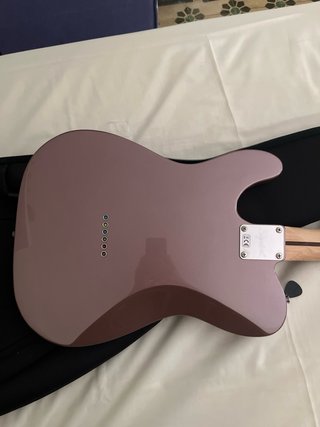 Guitarra Eléctrica Squier Rosada