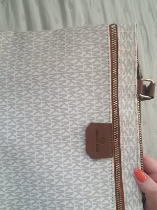Bolso letras MK blanco y marrón