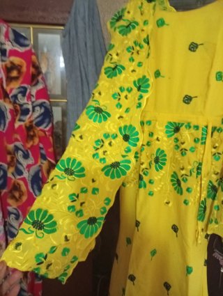 Vestido africano amarillo con bordados
