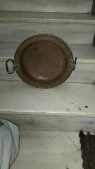 Brasero antiguo de cobre con asas