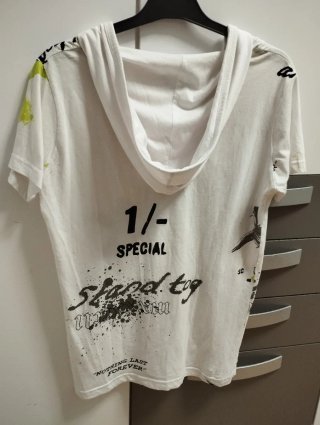 Camiseta Inside capucha S estampada