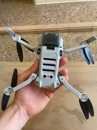 Dron Blanco y Gris