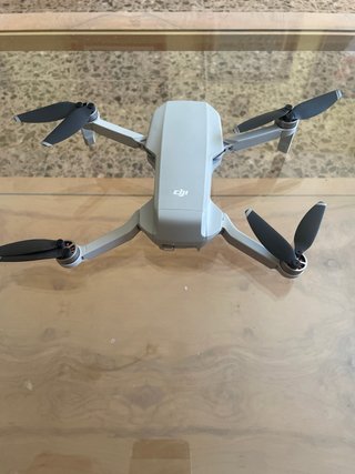 Dron Blanco y Gris