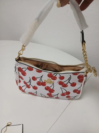 Bolso Coach Blanco con Cerezas Rojas
