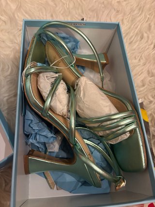 Sandalias Alma Blue doradas y verdes