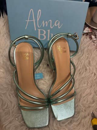 Sandalias Alma Blue doradas y verdes