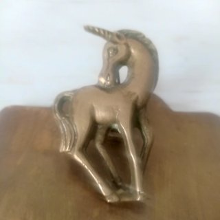 Portanotas vintage de latón con unicornio