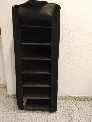 1 Estantería madera, y otra desmontable con funda